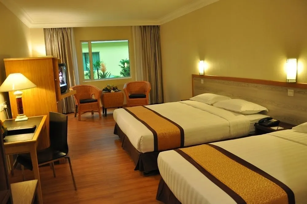 Td Plaza Hotel Кота-Кинабалу
